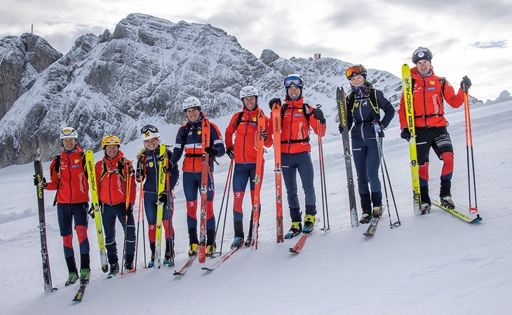 Skibergsteiger-trainieren-am-Dachstein