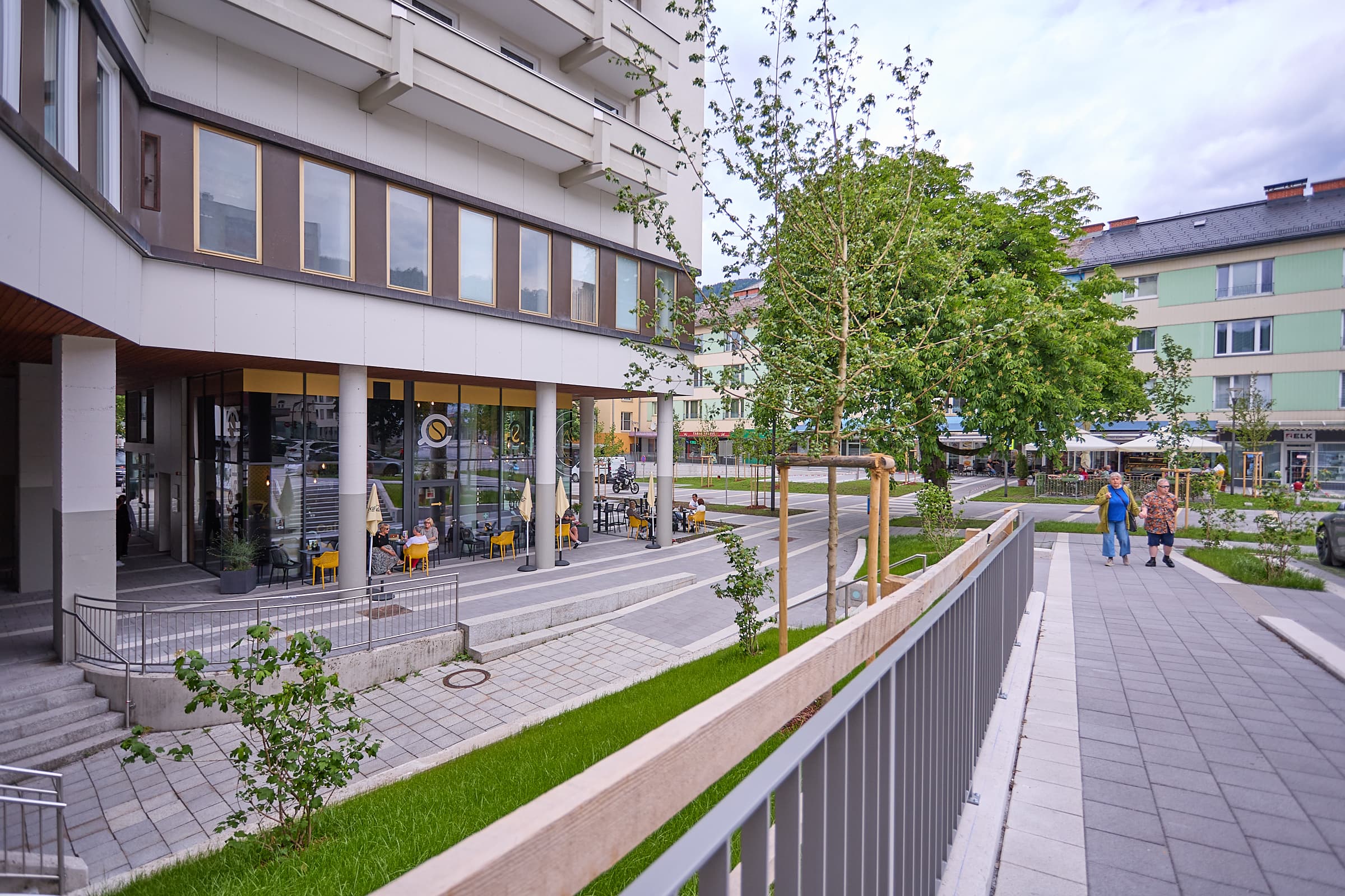 Ein neuer Hauptplatz für Liezen: Wie groß der Wunsch nach einem attraktiven Stadtzentrum war, zeigt eine Umfrage aus dem Jahr 2018. 86 Prozent der Bevölkerung sprachen sich damals für die nun umgesetzte Neugestaltung aus.