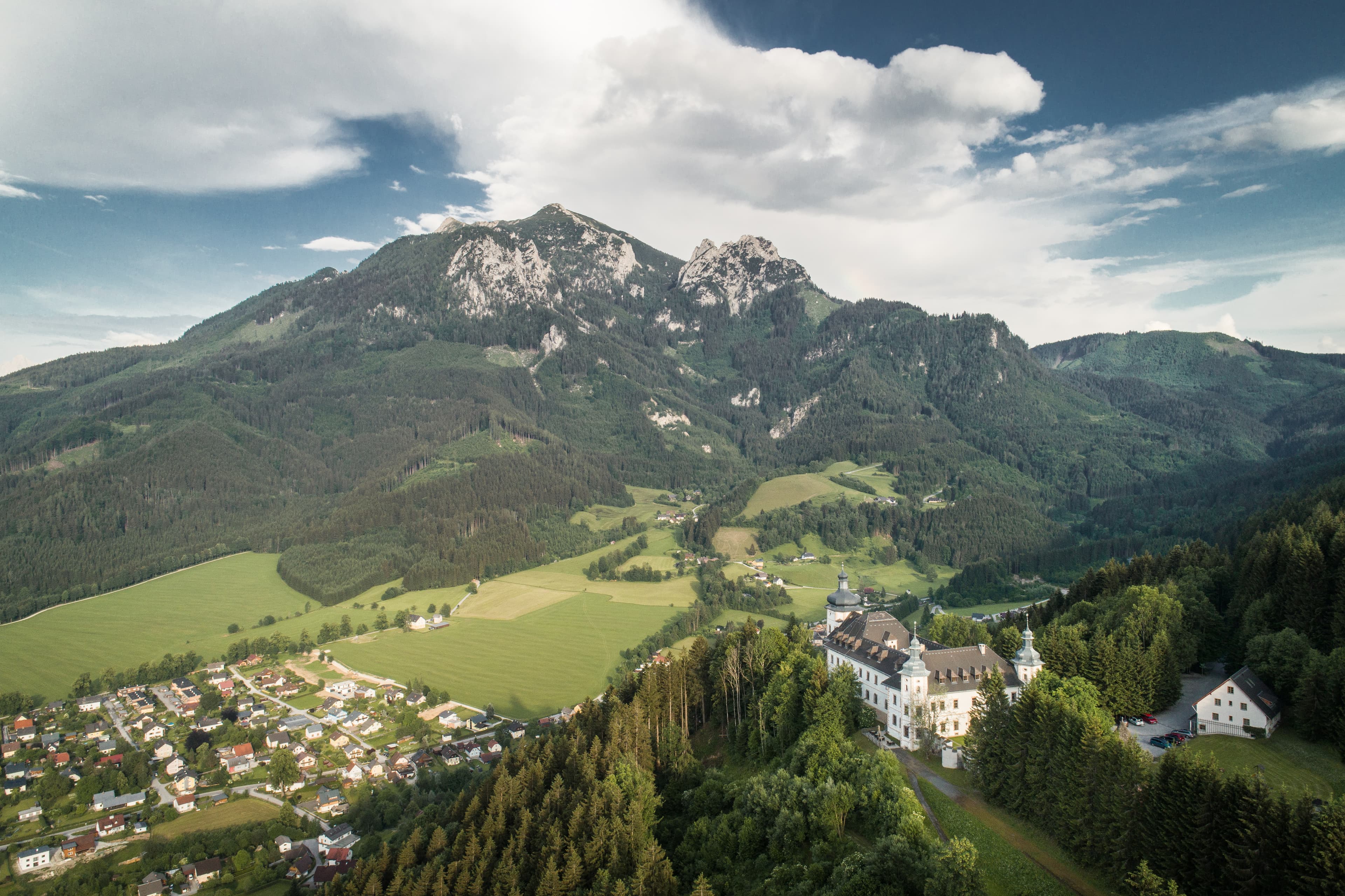 Nächtigen im Märchenschloss: Jufa Röthelstein startet in seine erste Sommersaison. Die neue Ausrichtung umfasst regionale Kooperationen mit Partnerbetrieben.